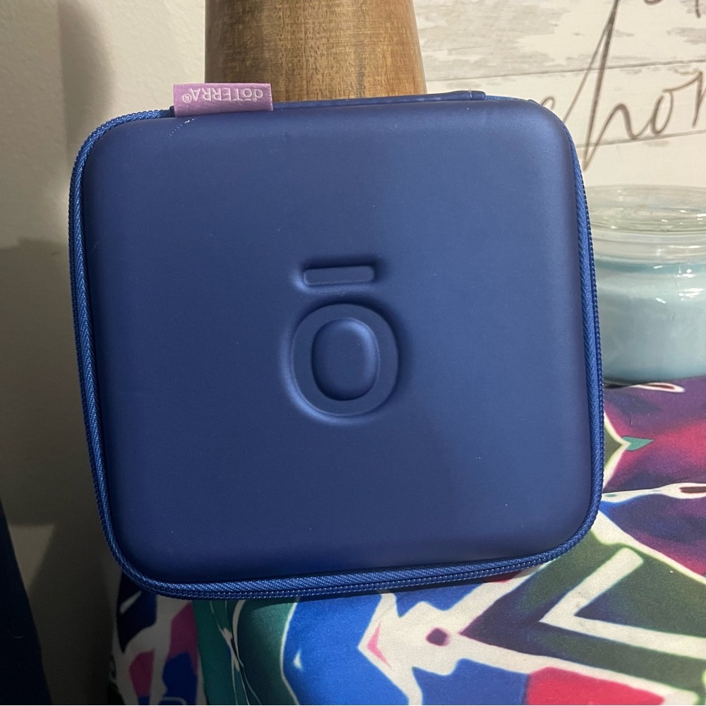 zippered oil case